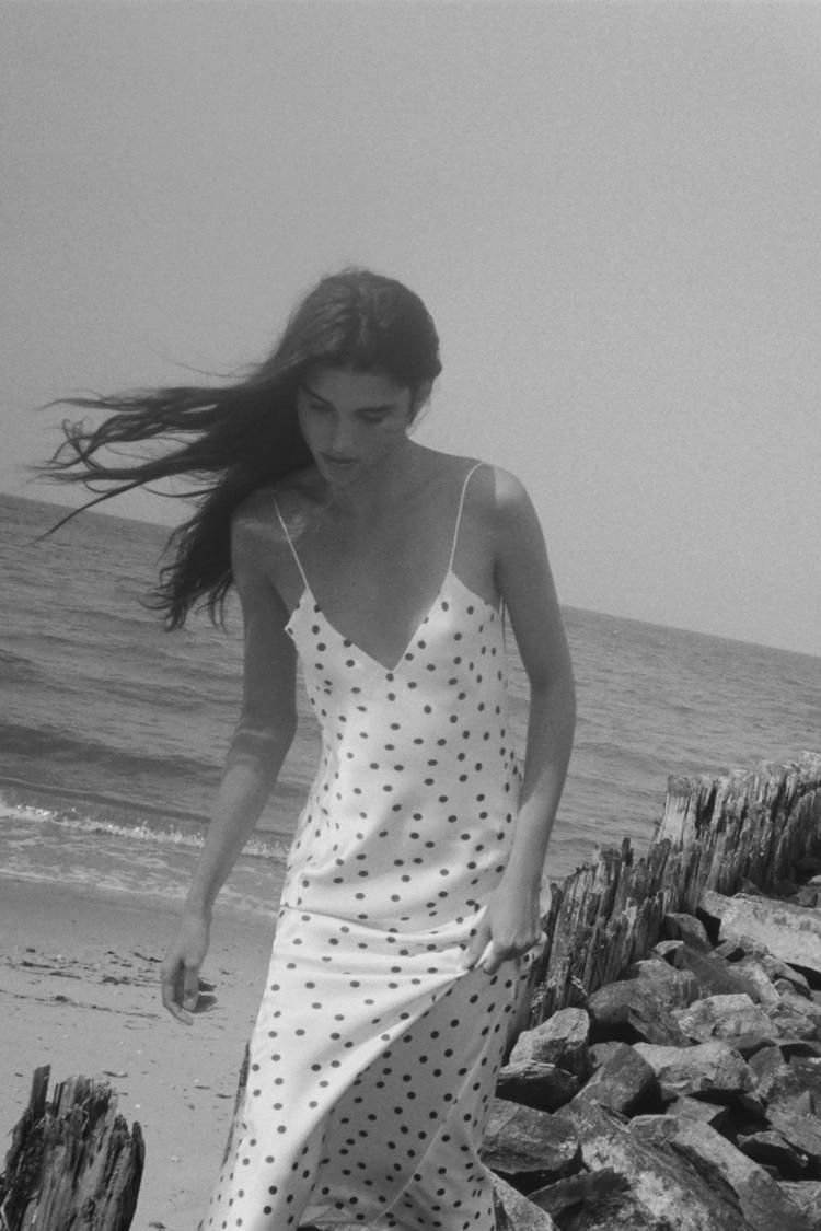 Robe évasée satinée à pois