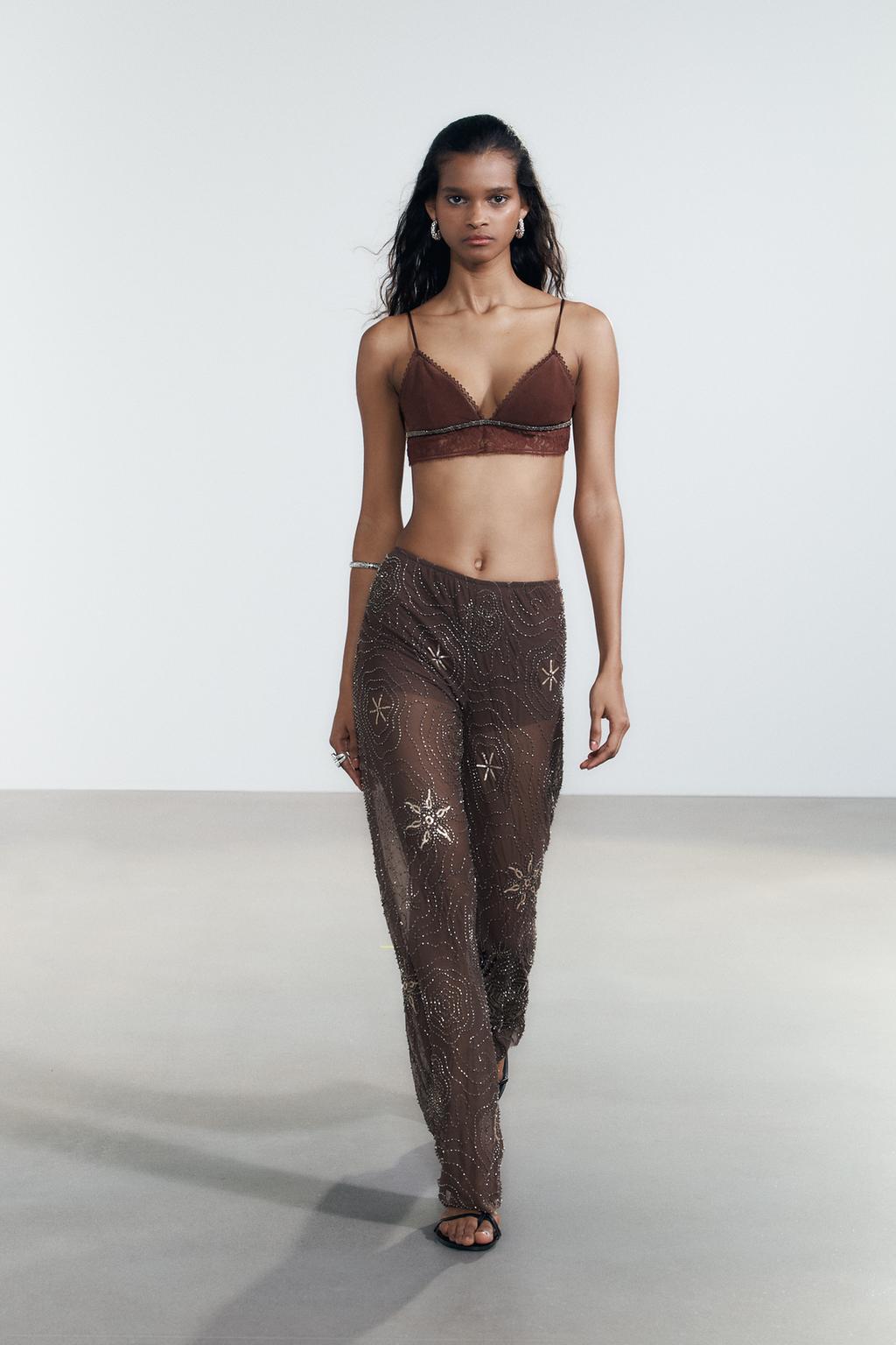 Pantalon en tulle orné de perles et de paillettes