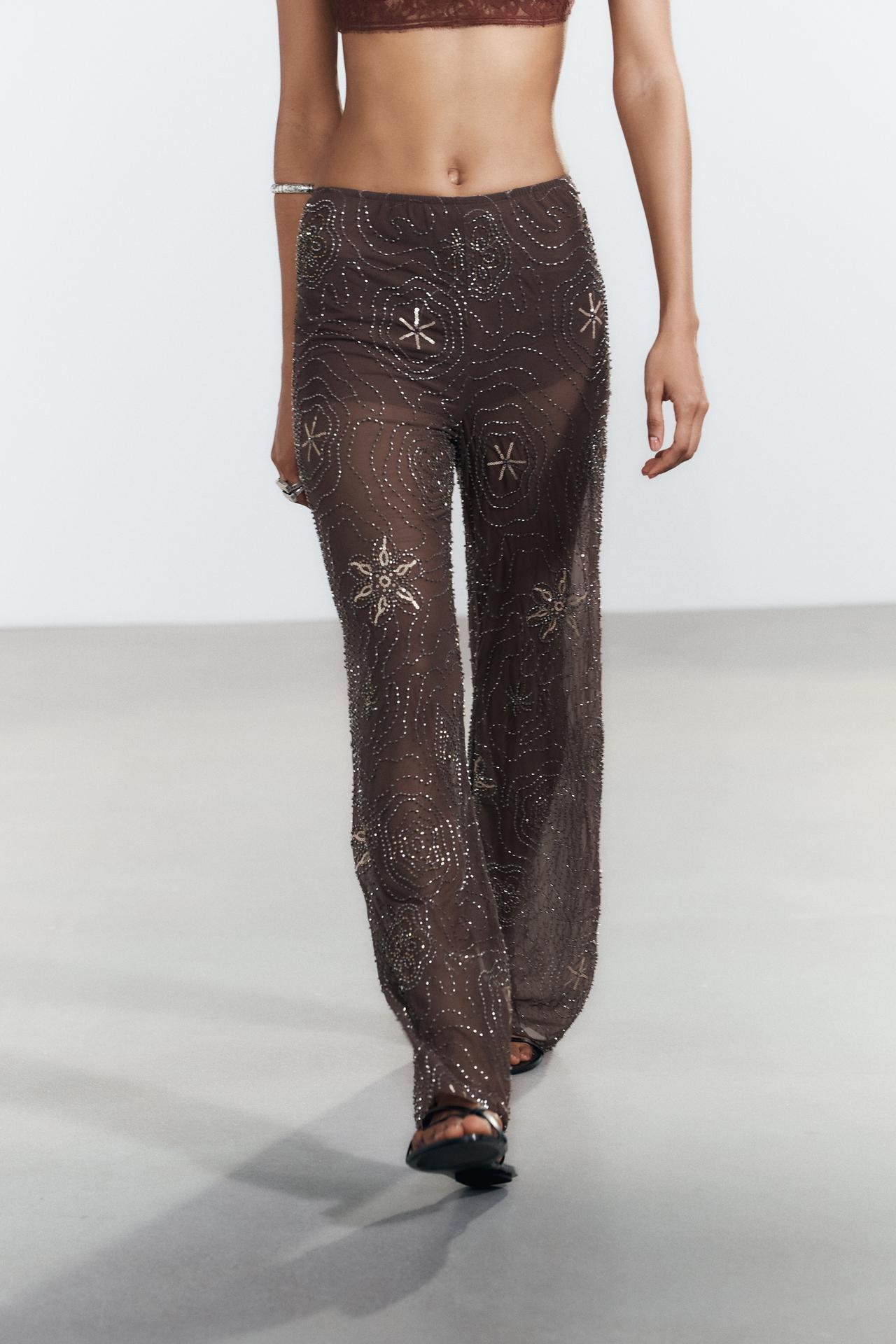 Pantalon en tulle orné de perles et de paillettes