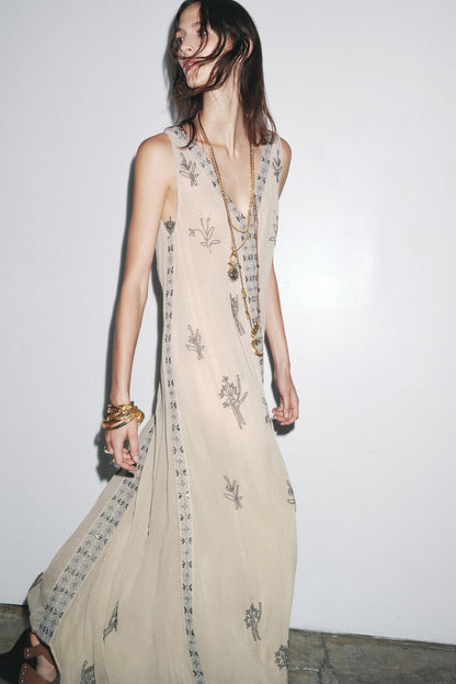 Robe longue avec broderies fantaisie