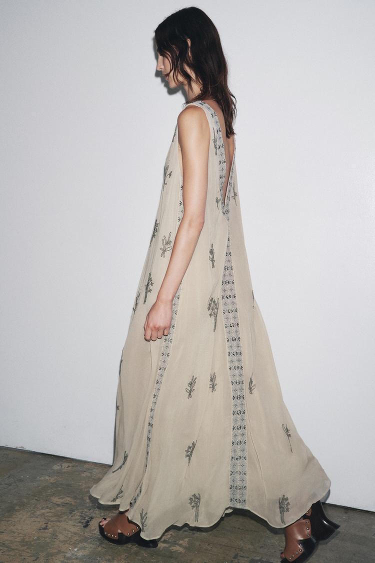 Robe longue avec broderies fantaisie